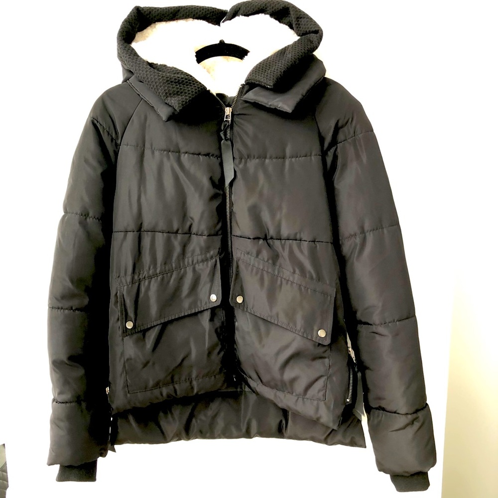 New Black puffer with faux fur hood